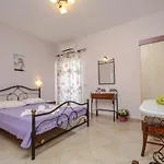 Gaitani Plaka Naxos Aparthotel